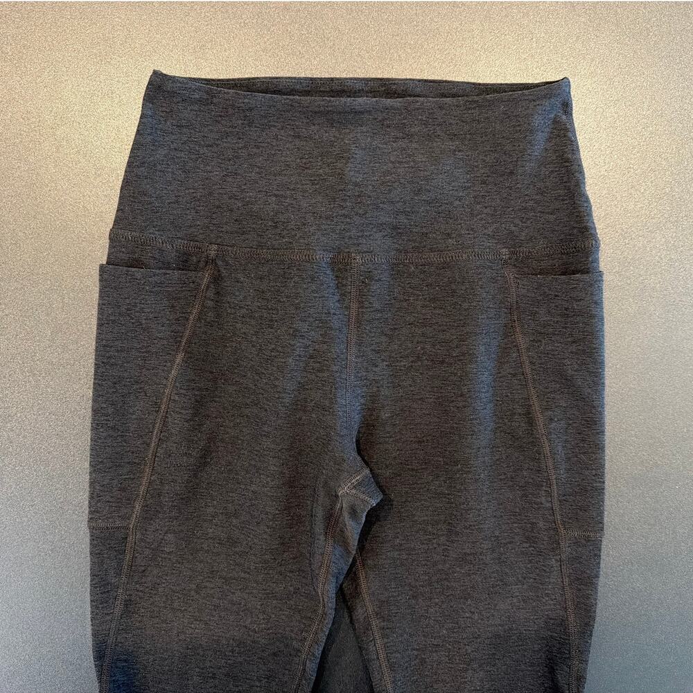 Beyond Yoga Cropped Leggings Dark Gray High Rise Capri Yoga Pants Women’s M - Picture 2 of 6